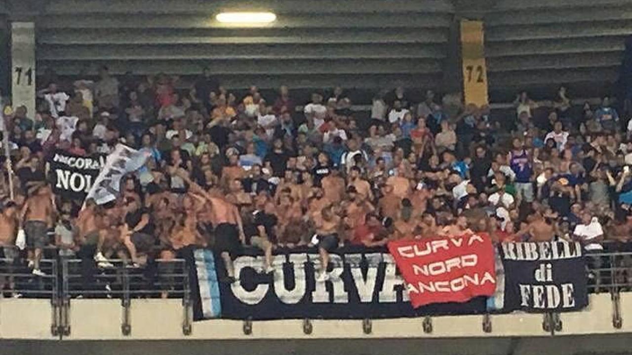 Tifosi Napoli Ancona