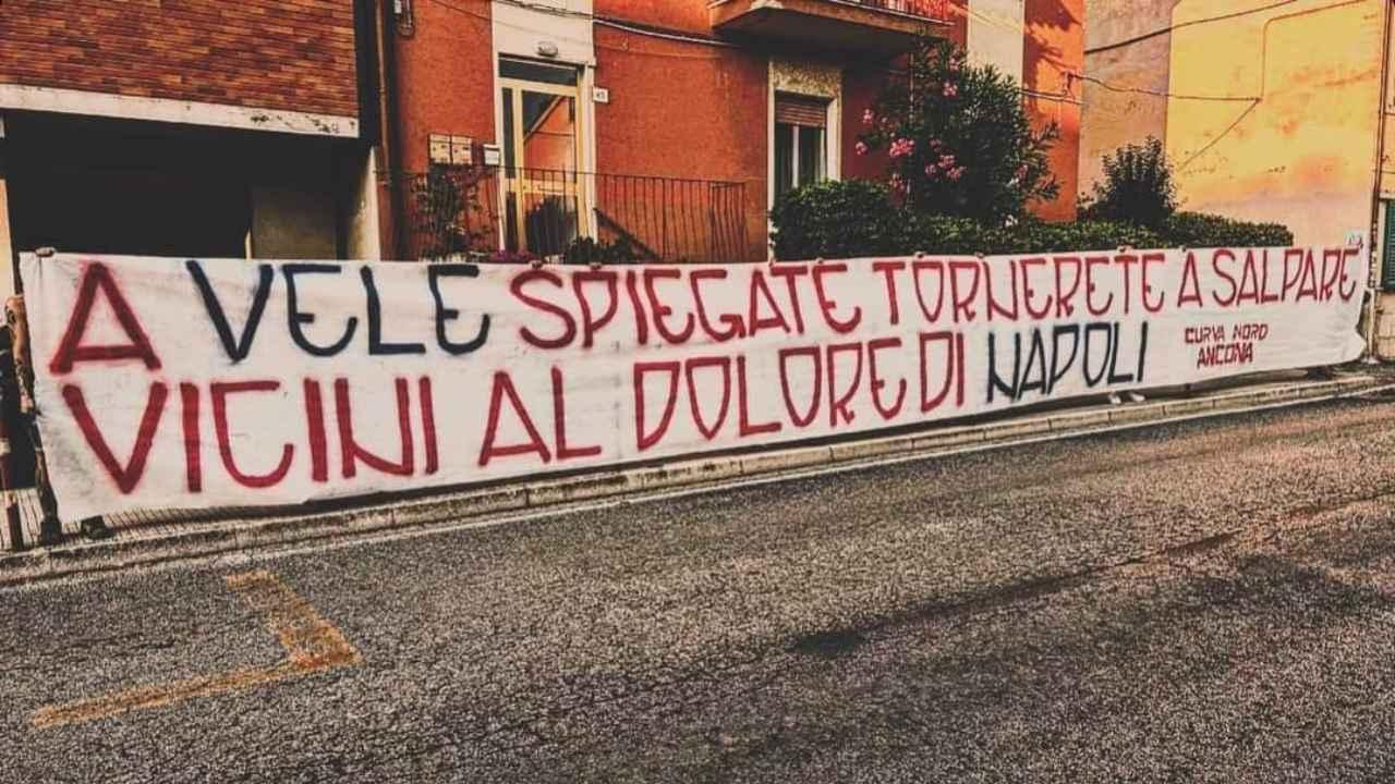 Striscione ad Ancona