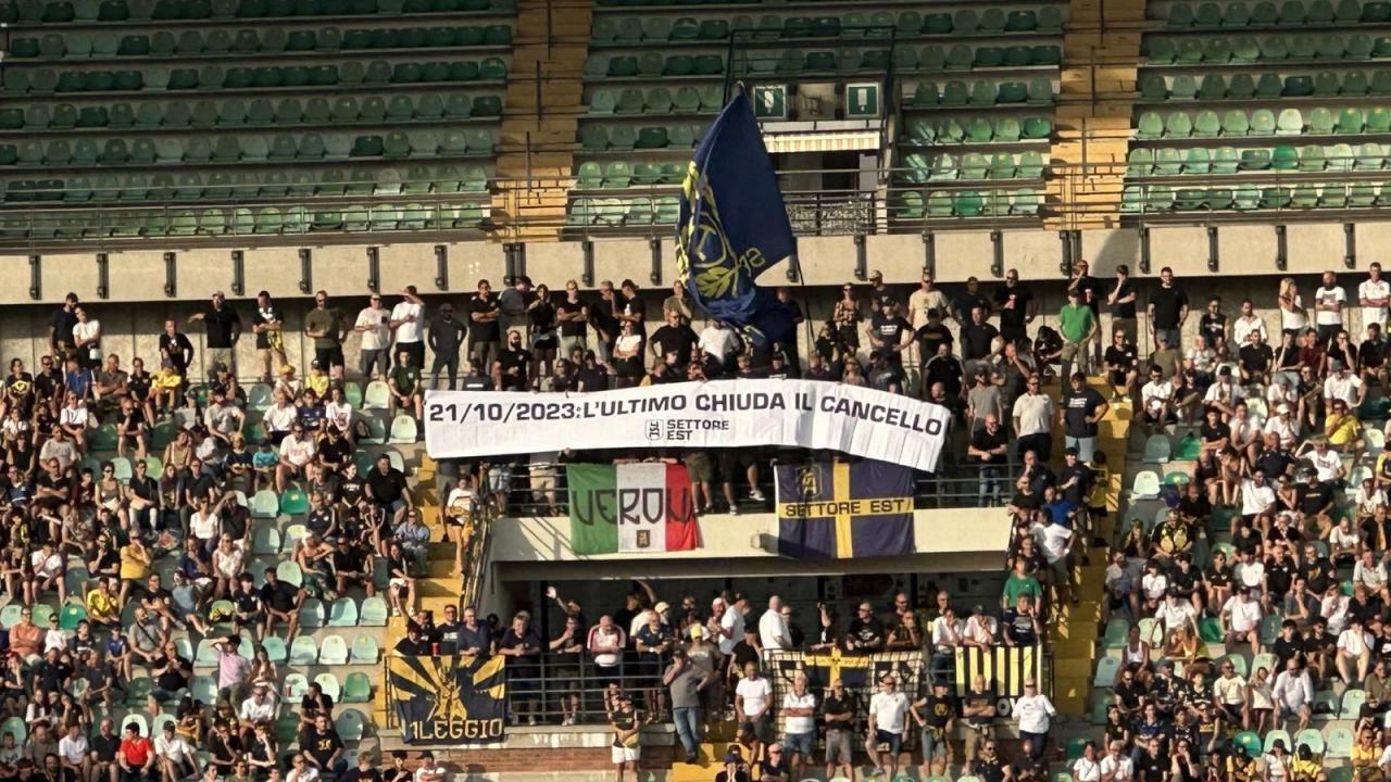 Striscione Verona Napoli