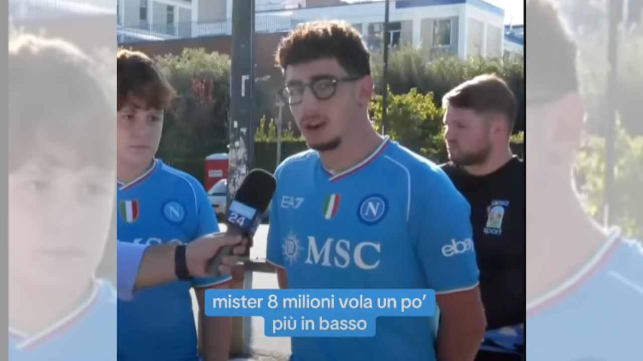 Tifoso del Napoli contro Kvaratskhelia