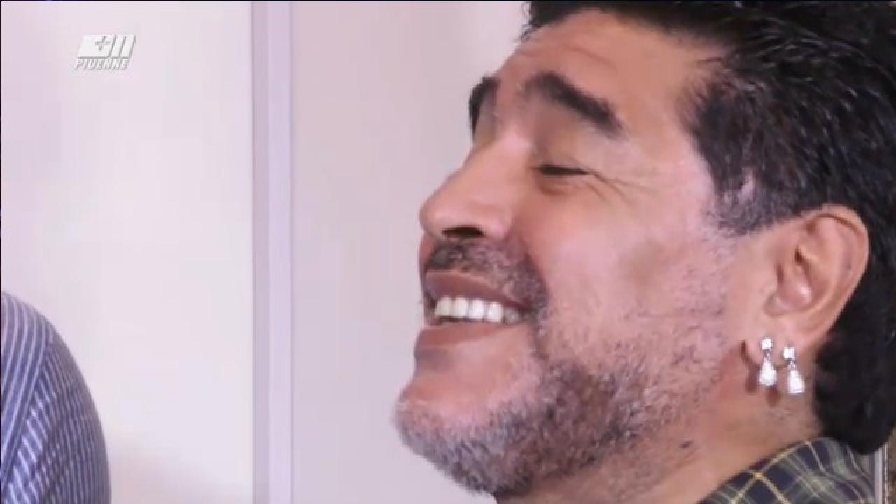 Maradona canta