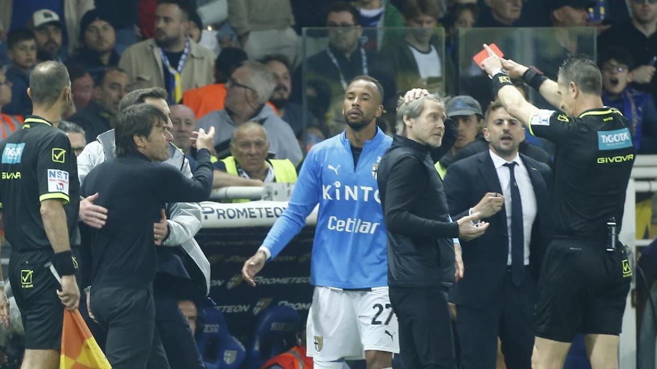 Conte espulso in Parma-Napoli