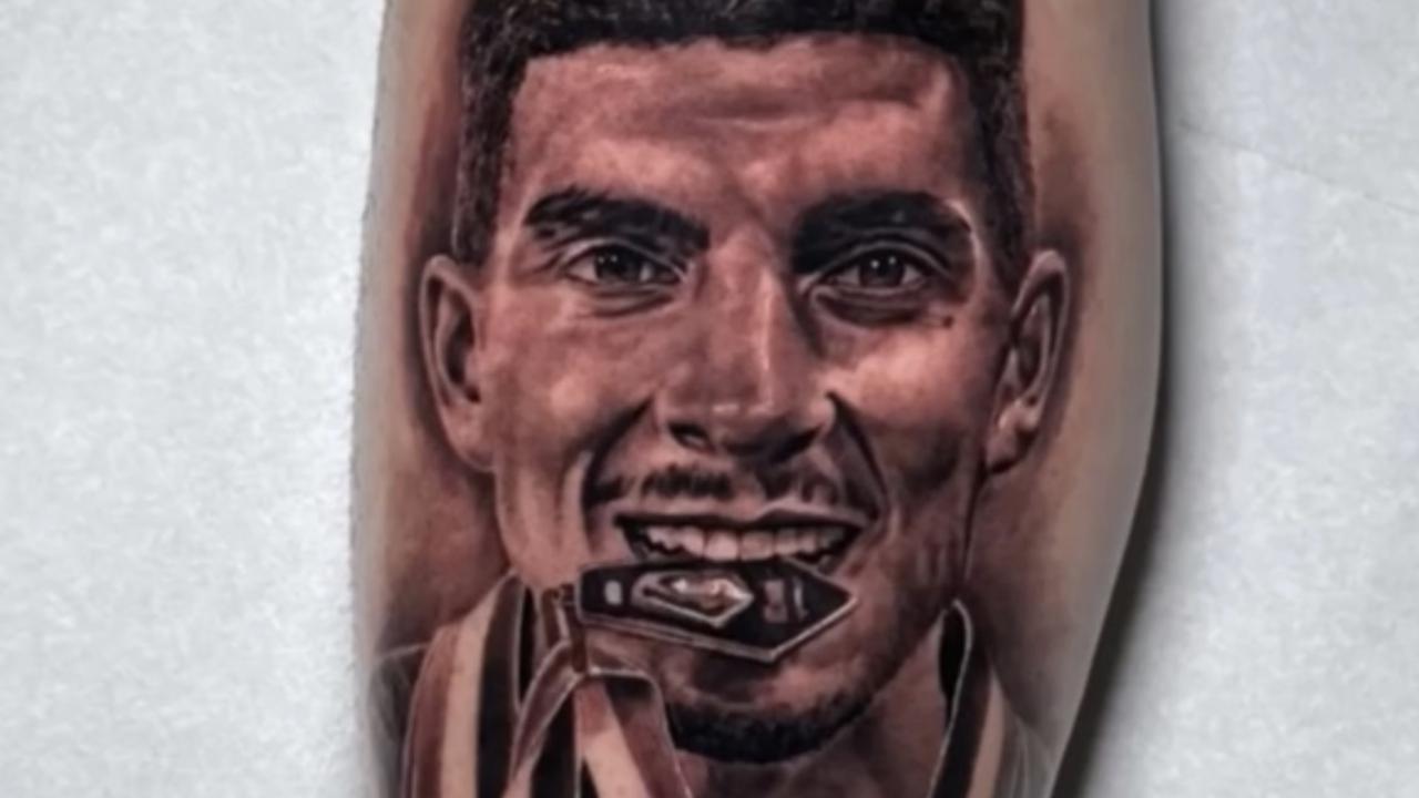 Tatuaggio scudetto per Di Lorenzo