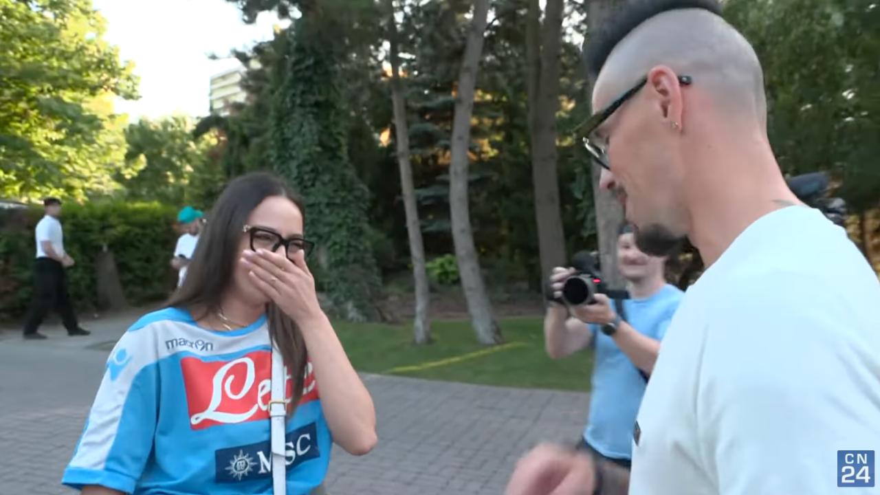 Tifosa del Napoli con Hamsik