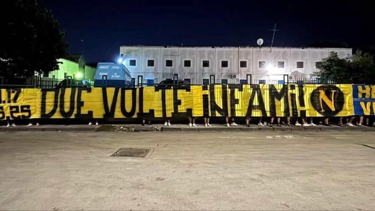 Striscione Ultras Napoli