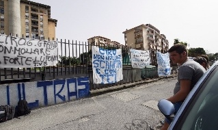 FOTO La piazza di Scampia diventa Piazza Ciro Esposito