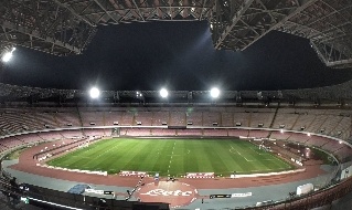Stadio San Paolo di notte vuoto