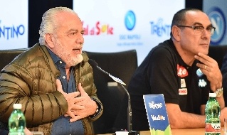 Sarri e De Laurentiis insieme in conferenza stampa