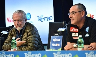 Sarri e De Laurentiis in conferenza stampa