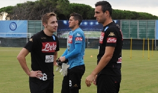 Rog, Rafael e Maksimovic in allenamento con il Napoli