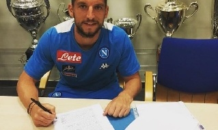 Dries Mertens firma il rinnovo fino al 2020 con il Napoli