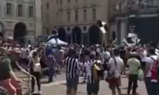 Cori anti-Napoli a Torino in vista di Juventus-Real Madrid