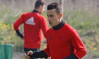 Alejandro Berenguer Remiro è un calciatore spagnolo, centrocampista o ala dell'Osasuna