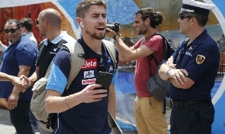 Jorginho sfotte Allan e Leandrinho: "Qualcuno è rimasto fuori" [FOTO]