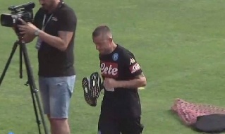 Emanuele Giaccherini lascia anticipatamente l'allenamento del Napoli