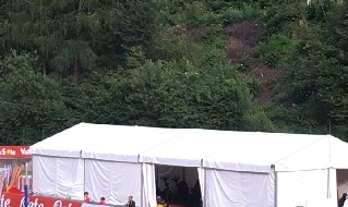 Napoli - Bassa Anaunia, spunta uno spettatore in una posizione davvero inusuale [FOTO CN24]