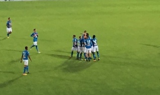 Amichevole Napoli-Trento 7-0, gol Chiriches da centrocampo