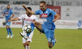 Marko Rog è un calciatore croato, centrocampista del Napoli e della Nazionale