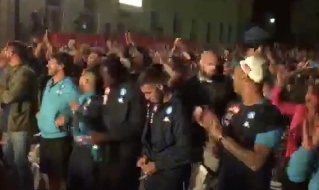 Insigne, Koulibaly, Ghoulam, Sepe saltellano a "Chi non salta juventino è!"