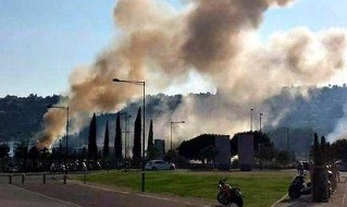 Incendio provocato dai tifosi del Napoli a Nizza