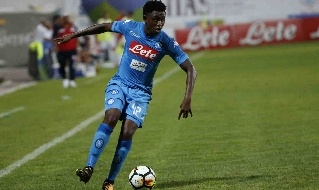 Amadou Diawara con la maglia del Napoli