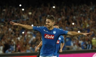 Jorginho esulta con la maglia del Napoli in Champions League