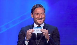 Pistocchi e la foto di Totti che ride al sorteggio