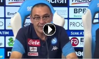 Maurizio Sarri, allenatore del Napoli, in conferenza stampa