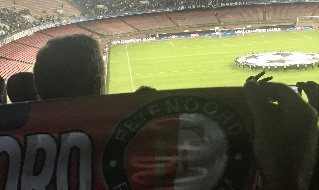 I tifosi del Feyenoord in curva B al San Paolo