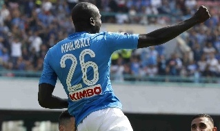 Kalidou Koulibaly &egrave; un calciatore senegalese, difensore del Napoli