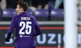 Federico Chiesa in azione con la maglia della Fiorentina