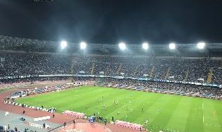 Stadio San Paolo di Napoli, già decine di tifosi in fila