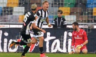 Barak festeggia il gol con l'Udinese