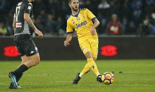 Pjanci, centrocampista della Juventus in azione contro il Napoli