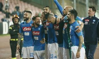 I giocatori del Napoli festeggiano dopo la vittoria contro l'Udinese