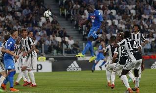 Koulibaly in gol in Juventus-Napoli all'Allianz Stadium