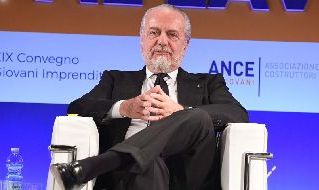 Aurelio De Laurentiis durante una conferenza