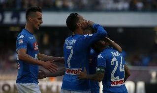 Callejon esulta dopo un gol con la maglia del Napoli