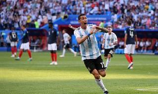 Angel Di Maria esulta dopo un gol con l'Argentina