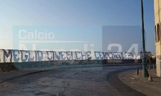 Napoli, striscioni choc di contestazione al presidente Aurelio De Laurentiis in città
