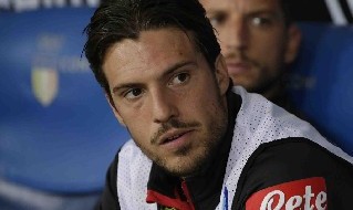 Simone Verdi è un calciatore italiano, centrocampista o attaccante del Napoli e della Nazionale italiana