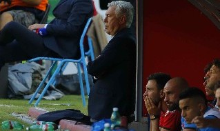 Carlo Ancelotti sulla panchina del Napoli