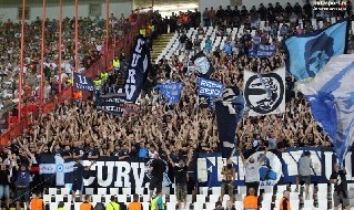 Ultras Napoli allo stadio Marakana di Belgrado