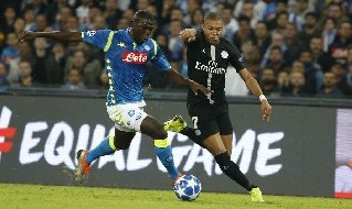 Kalidou Koulibaly sfida Mbappè in Napoli-PSG