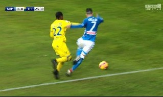 Moviola SSC Napoli-Chievo Verona, rigore mancato su Callejon - Obi
