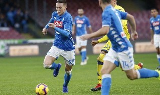 Zielinski in azione contro il Chievo Verona