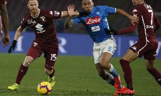 Allan in azione con la maglia del Napoli contro il Torino