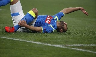 Faouzi Ghoulam è un calciatore francese naturalizzato algerino, difensore del Napoli e della Nazionale algerina