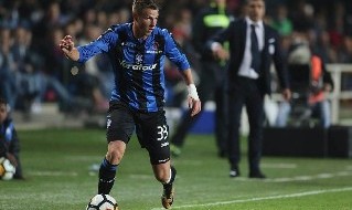 Hans Hateboer in azione con l'Atalanta