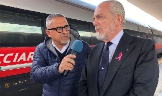 Carlo Alvino con Aurelio De Laurentiis alla stazione di Napoli